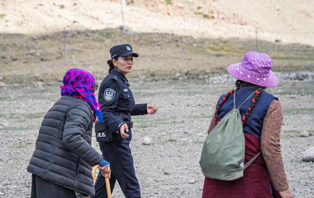 报效祖国 建功西部｜冈仁波齐山脚下的“警察阿佳”们